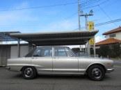 未再生車ならではの佇まいに見惚れるすっきりしたボディ。外装はオールペイントしていますが、内側まで塗ってなく、ボディの状態良さがよくわかります。