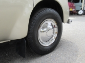 小さなホイールは１０インチ　タイヤはヨコハマＧＴスペシャル　１４５／８０Ｒ１０