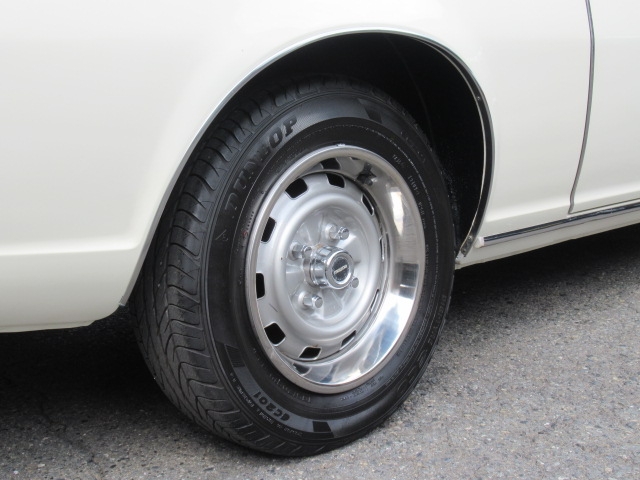タイヤサイズは１８５／７０Ｒ１４