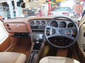 多眼メーターのコックピットと呼ぶにふさわしいインパネ