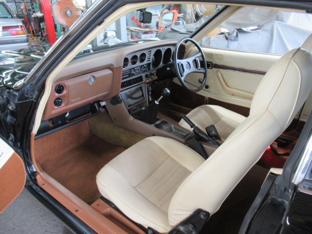 綺麗な室内　シート　カーペットまで外して洗浄　綺麗なだけでなく清潔です