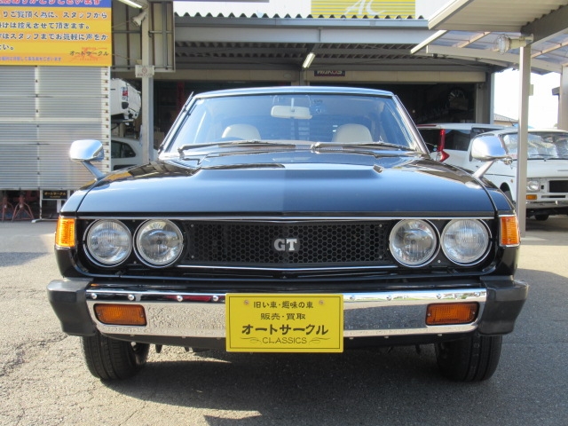 綺麗なフロント回り　バンパーフェイスは再メッキ施工済　バンパー本体は脱着分解洗浄　ベース部及び衝撃吸収ダンパーペイントのうえ組み付け　オレンジのマーカーは輸出仕様