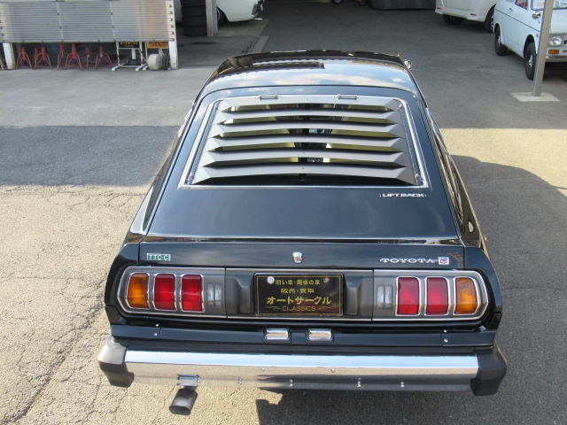 良い雰囲気です　リアウインドウルーバー装着によりアメリカンな雰囲気アップ