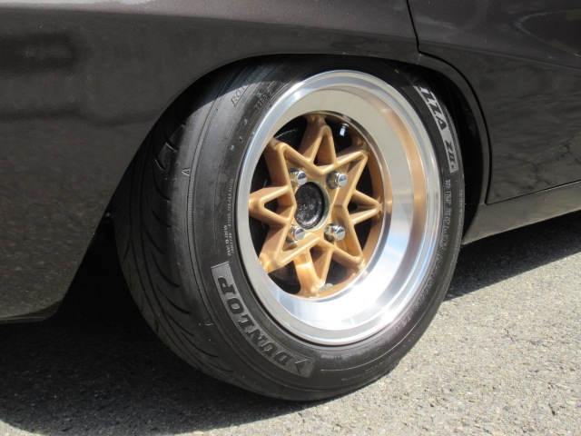 タイヤサイズは１８５／６０Ｒ１４