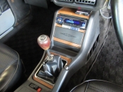 センターコンソールも良い状態　オーディオはＣＤデッキ装着　ウッドのシフトノブも貴重な純正品