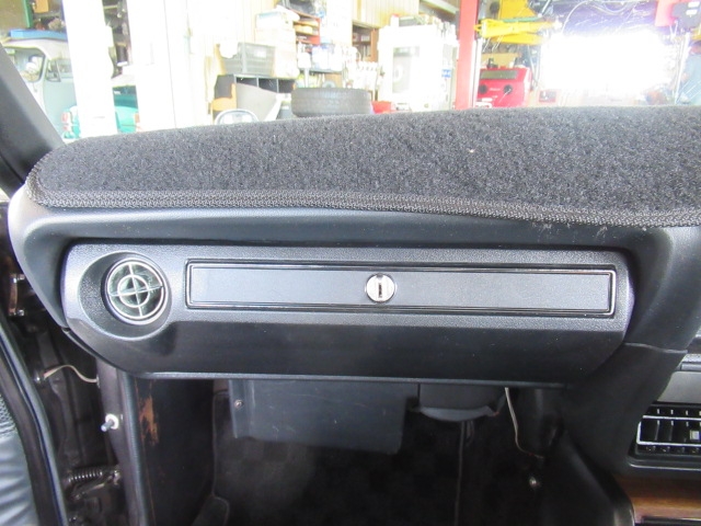 キー付きグローブボックス