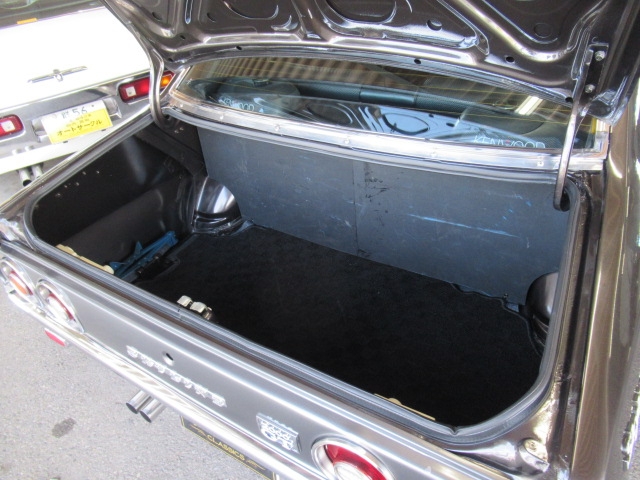 綺麗なトランクルーム　カーペットは製作品