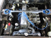 綺麗なエンジンルームに搭載の機関Ｌ２８は好調　ＳＯＬＥＸ４４　スチール製タコ足　５０パイデュアルで良い音　良い走り　古き良き時代へタイムスリップ　お楽しみください　現在Ｌ２８は公認取得していません