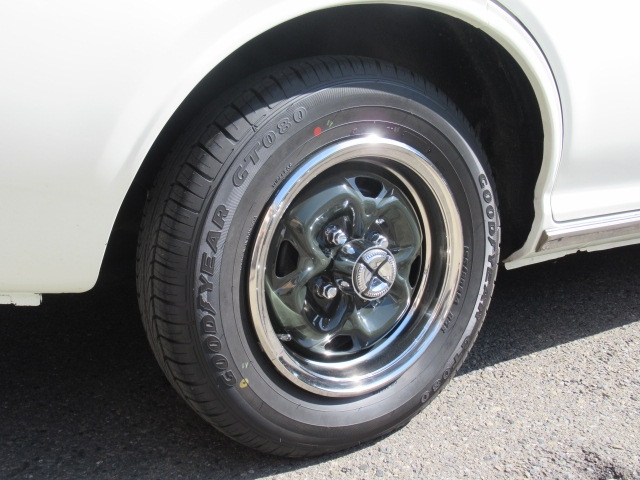 リペイント済で綺麗な純正スチールホイール　タイヤサイズは１６５／８０Ｒ１４