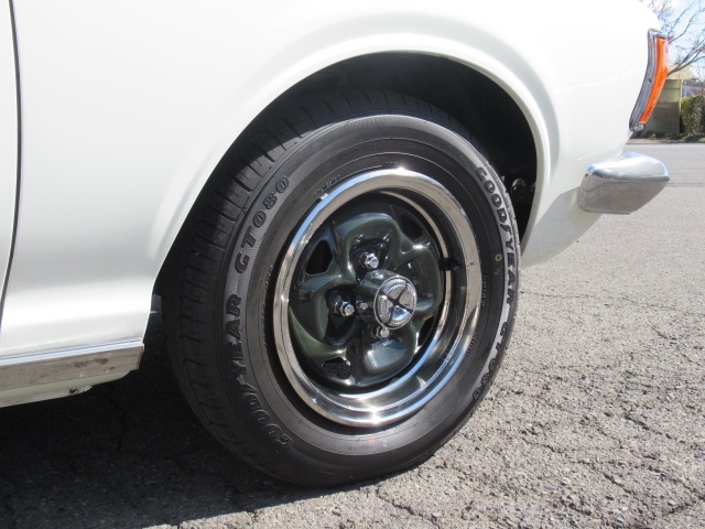 純正のセンターキャップも綺麗　ホイールリングも綺麗です